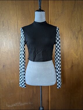 SHEIN Black Crop Top with Black-and-White Checkerboard Sleeves